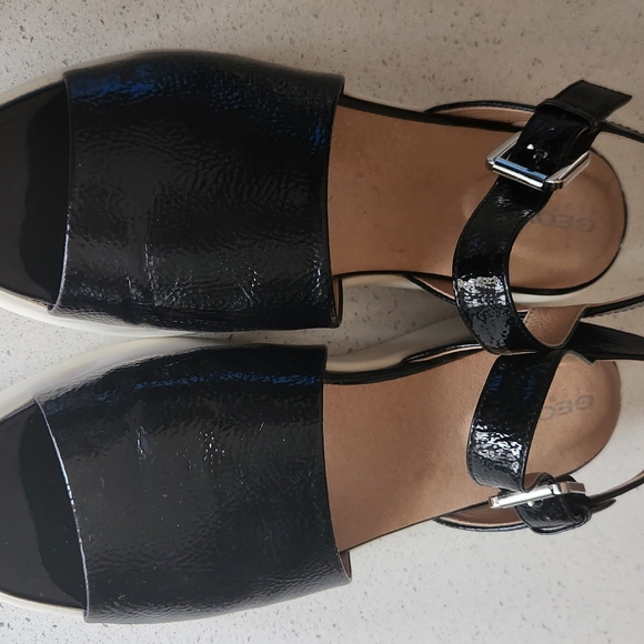 Geox black patent leather platform sandals. Size 39 (8.5) - Picture 6 of 7